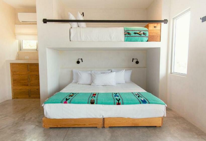 استودیوی استاندارد با چشم‌انداز دریا, Topia Retreat   Surf Suite Sur