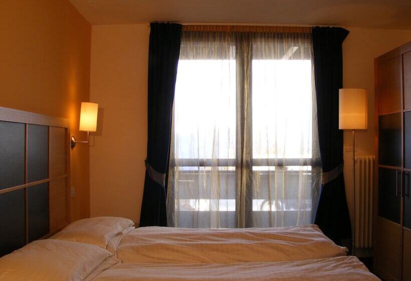 اتاق استاندارد سه نفره, Dolomiti Chalet