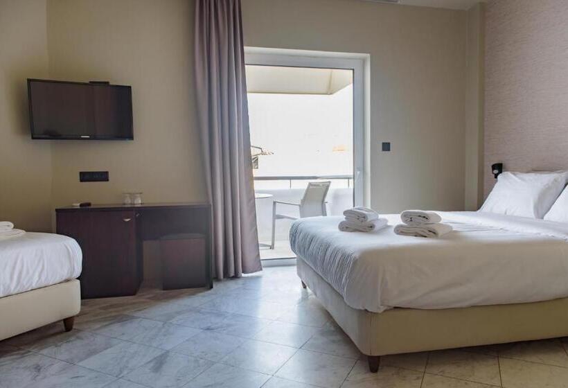 اتاق استاندارد سه نفره, Nafpaktos