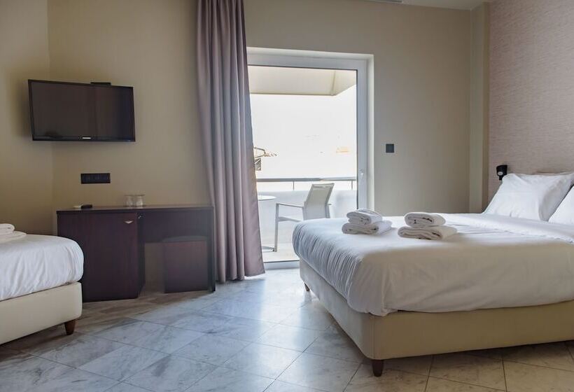 اتاق استاندارد سه نفره, Nafpaktos