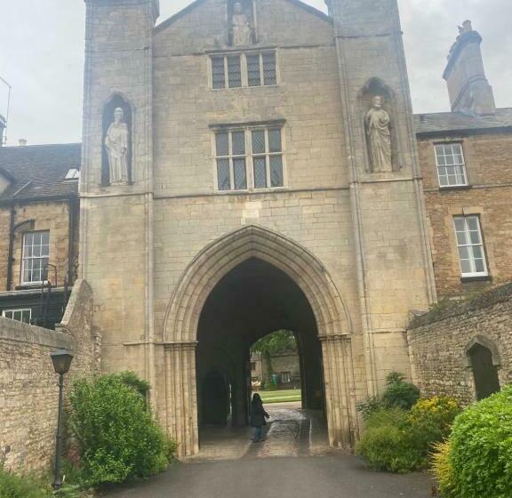 آپارتمان 1 خوابه, Peterborough City Center One Bed Apartment With Free Private Parking