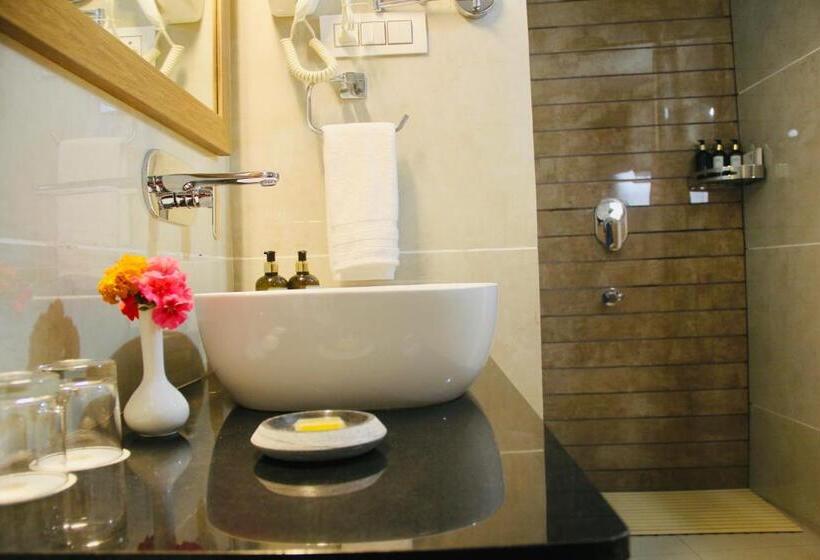 디럭스 룸 킹사이즈 침대, Tree Of Life Eila Art Hotel, Manali