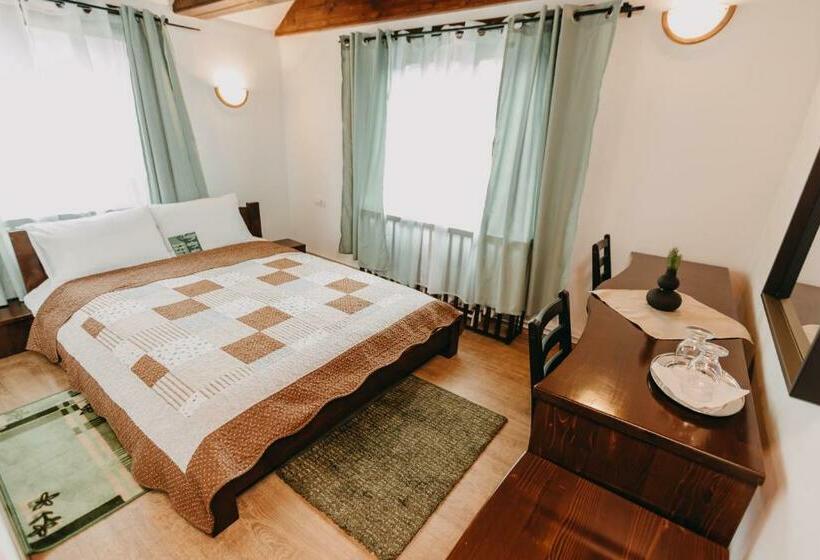 اتاق استاندارد یک نفره, Pensiune și Camping Patru   Gheorgheni