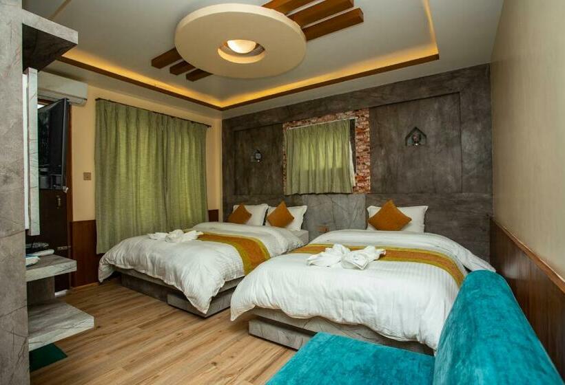 Deluxe Room, Gauri Shankar Hotel Nagarkot
