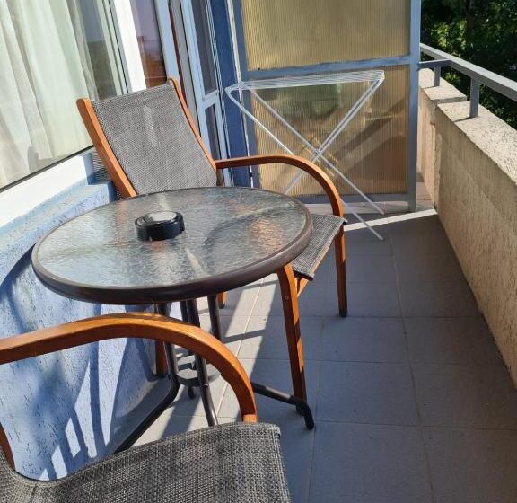 اتاق استاندارد با چشم‌انداز استخر, Sunquest