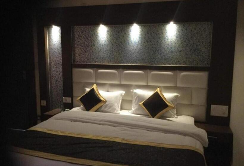 Номер Deluxe, Goroomgo Kavyansh Villa Bhimtal   Parking Facilities   Excellent Homestay Feel Like Home
