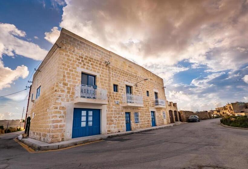 سوئیت جونیور خانوادگی, Fiftyfour West Boutique Living