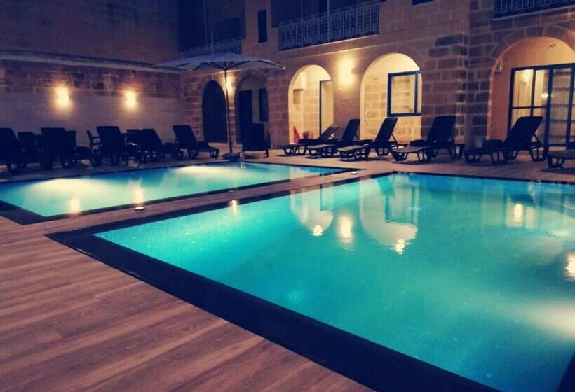 اتاق استاندارد برای معلولان, Fiftyfour West Boutique Living