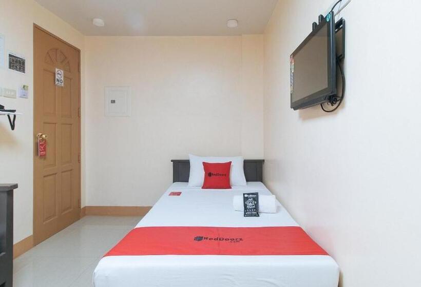 标准三人间, Reddoorz At Isabelita Hotel Tuguegarao City