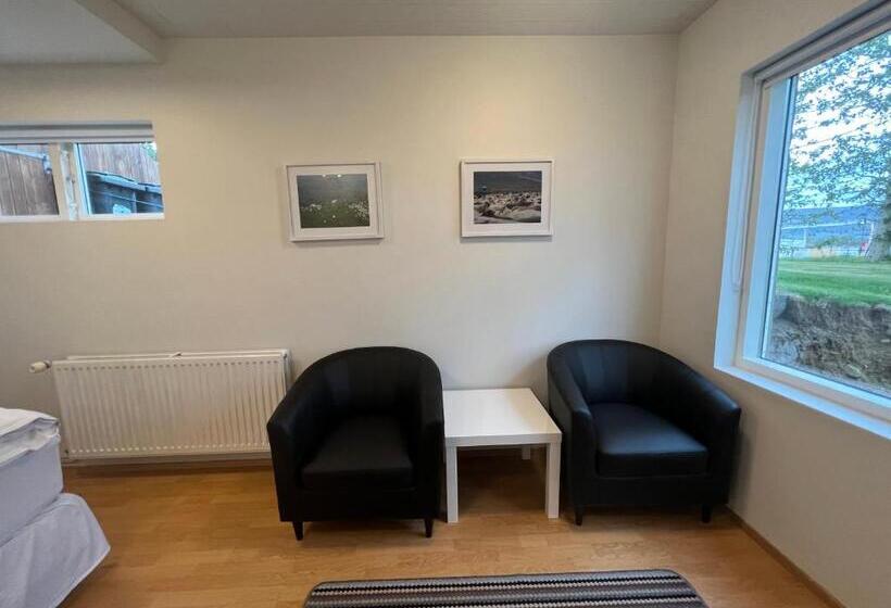 اتاق استاندارد با سرویس بهداشتی مشترک, Glæsibær 2 Guesthouse And Horsefarm