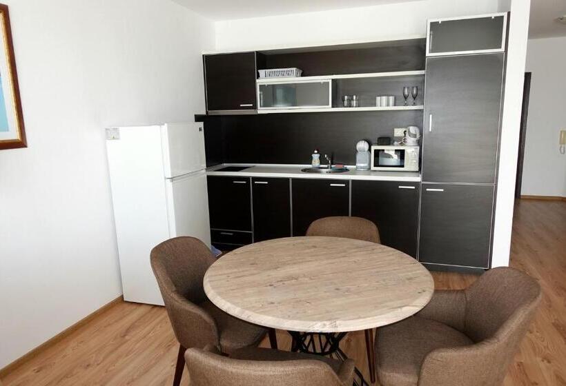 Апартаменты 1 Спальня с Балконом Вид на Бассейн, Millennium Apart Complex