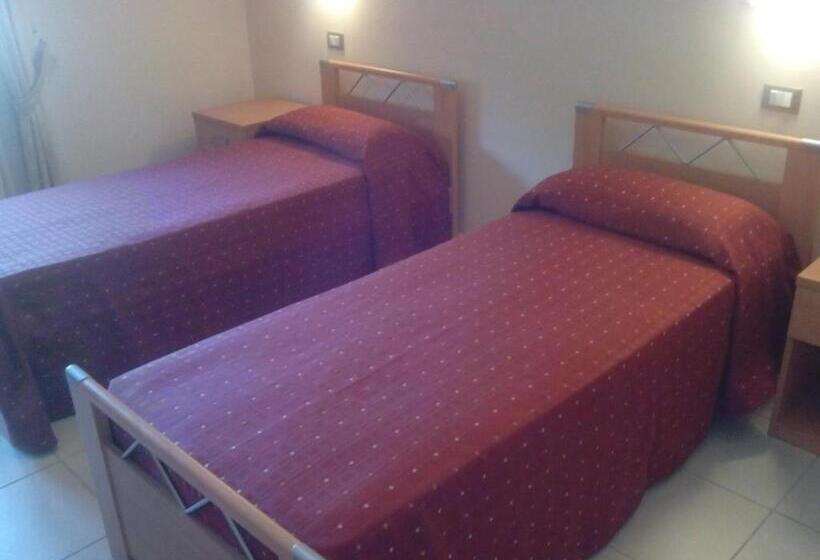 Номер Стандарт Трехместный, Park Hotel Montpellier