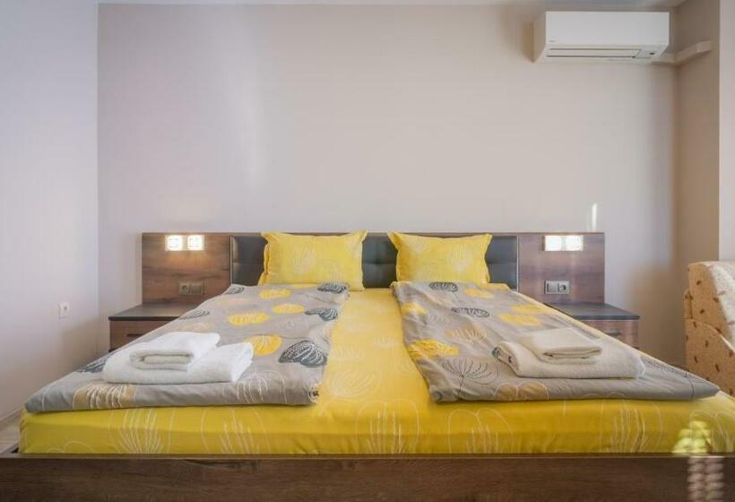 Номер Стандарт Вид на Море с Балконом, Guest House Karamihalevi