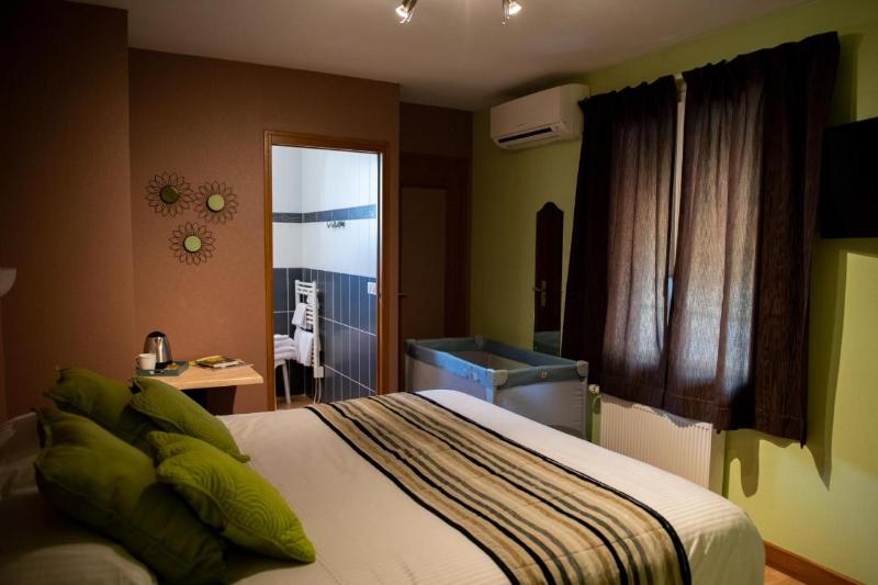 Четырехместный Номер Стандарт, Logis Hotel Restaurant L Escapade