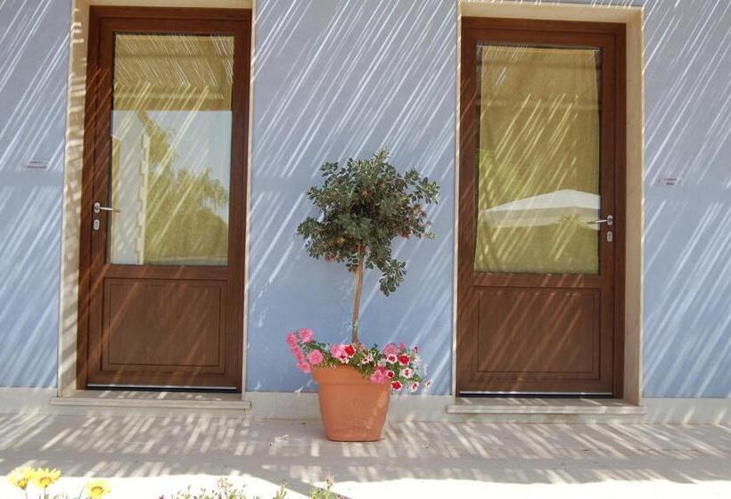 اتاق استاندارد سه نفره, Terre Iblee Resort