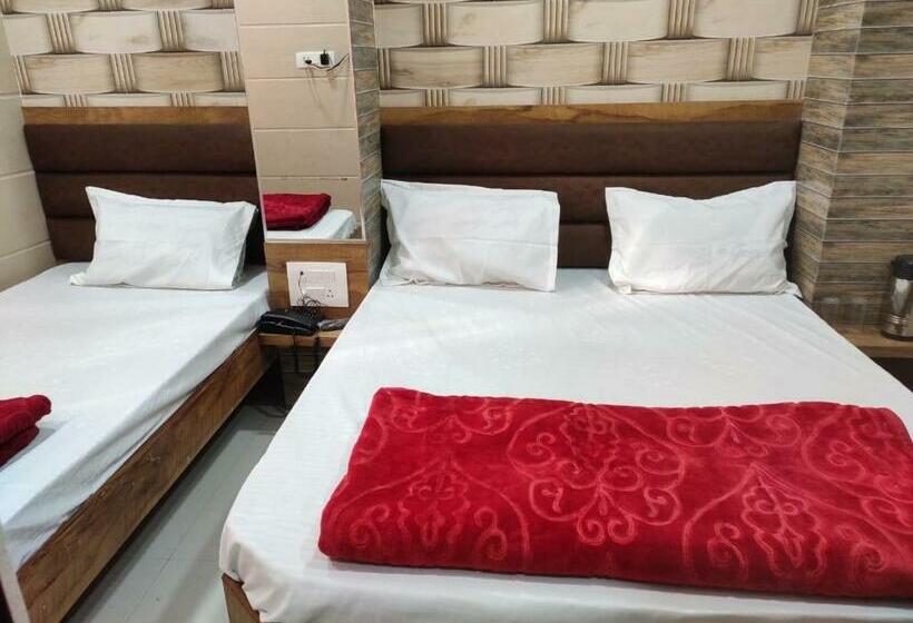 Quarto Triplo Deluxe, Al Sharif Manzil 90 Mtrs From Dargah