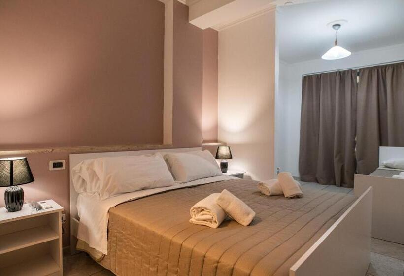 Quarto Triplo Estandar, Ada Hotel & Apartments