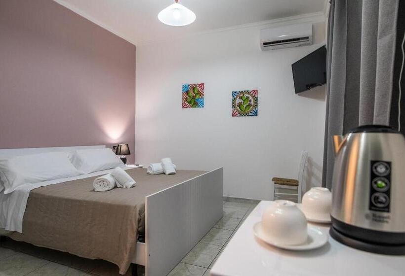 Quarto Estandar, Ada Hotel & Apartments