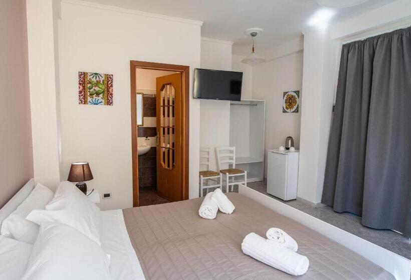 Quarto Estandar, Ada Hotel & Apartments