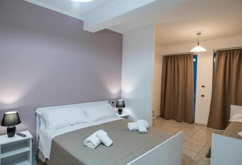 Quarto Triplo Estandar, Ada Hotel & Apartments