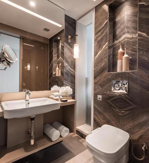 اتاق اجرایی با تخت بزرگ, Novotel Chandigarh Tribune Chowk