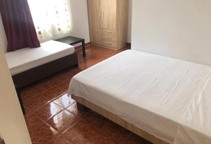 اتاق استاندارد سه نفره, Villa Raul