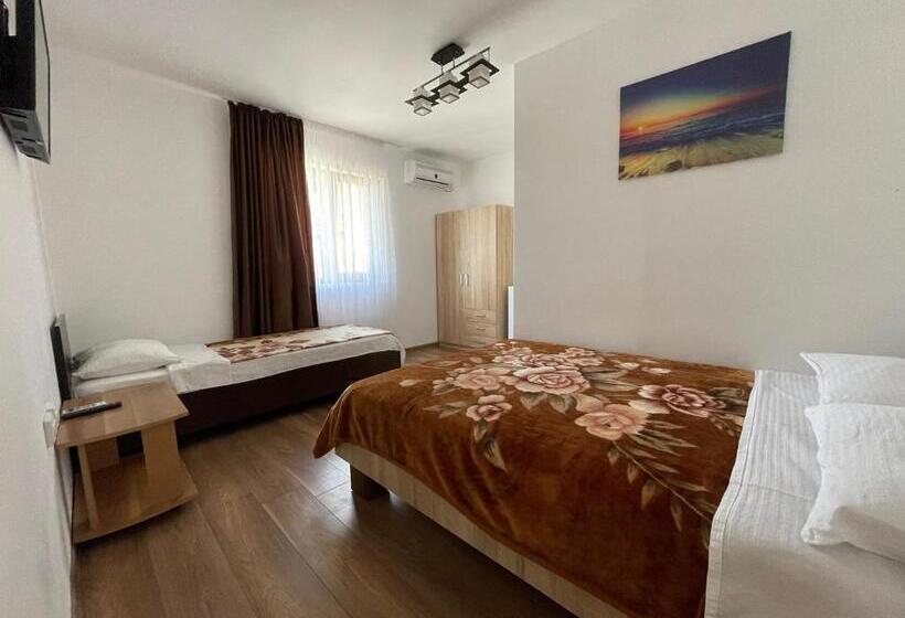 اتاق استاندارد سه نفره, Villa Raul