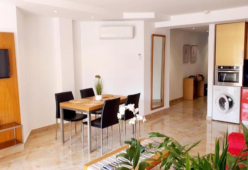 Апартаменты 1 Спальня Вид на Бассейн, Sunshine Apartments