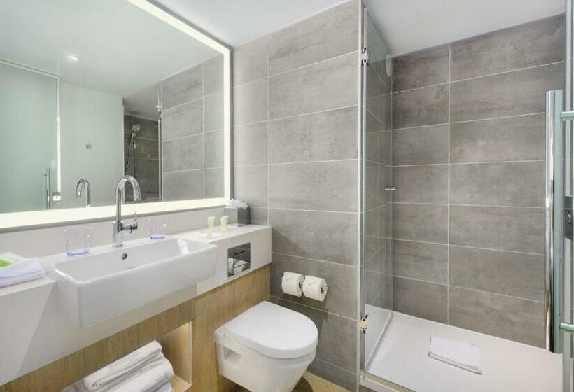 Стандартный Номер Кровать Кинг, Courtyard By Marriott Paris Charles De Gaulle Central Airport