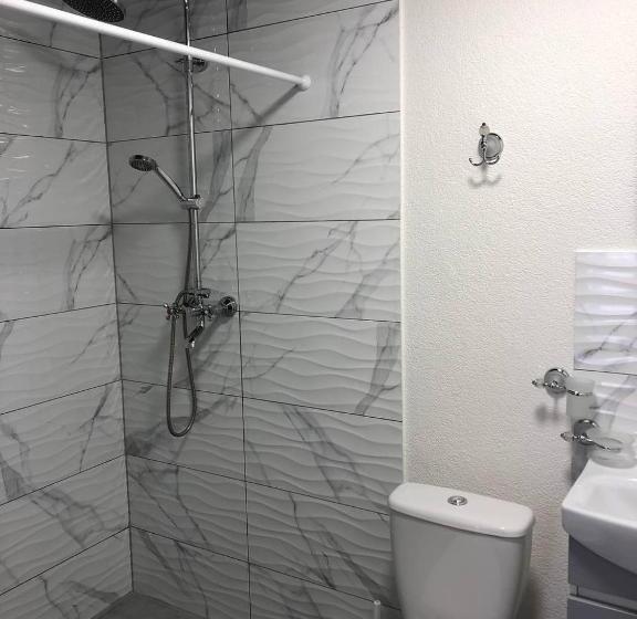 اتاق لوکس با تخت بزرگ, котедж Uko