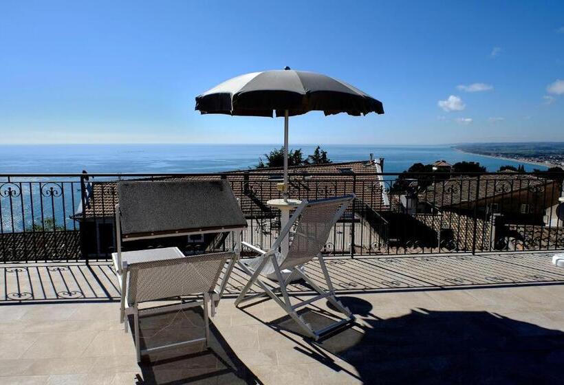 패밀리 스튜디오, L Orizzonte Relais Sirolo