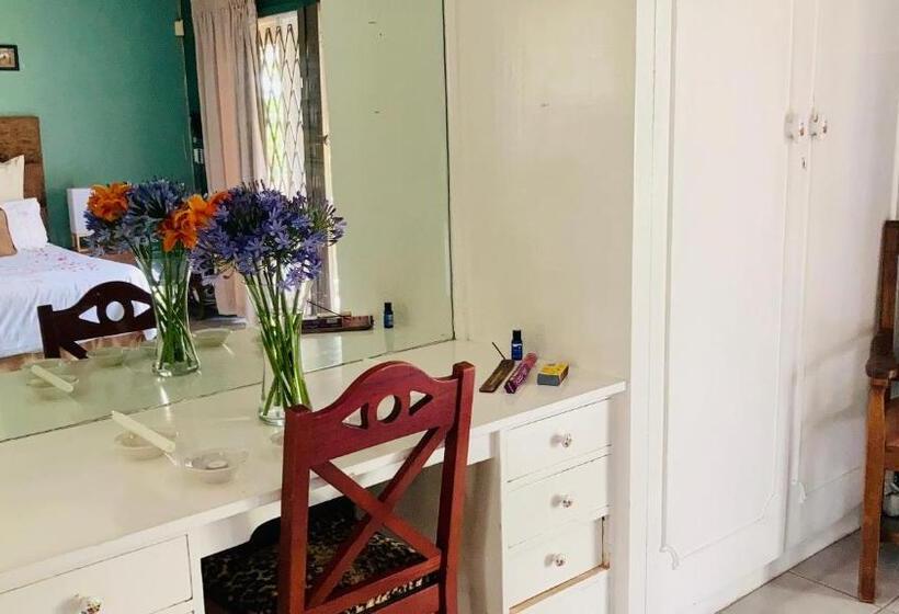 اتاق لوکس با بالکن, Su Casa Scottsville