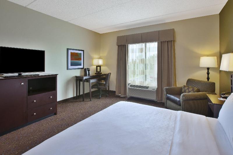 适合残疾人士使用的带超级大床的标准间, Holiday Inn Express & Suites Geneva Finger Lakes, An Ihg