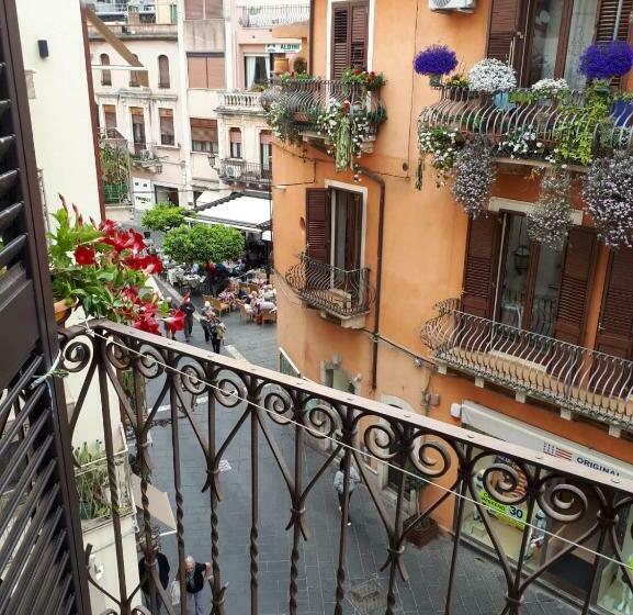 غرفة قياسية ثلاثية حمام مشترك, B&b Villa Maria Ausilia