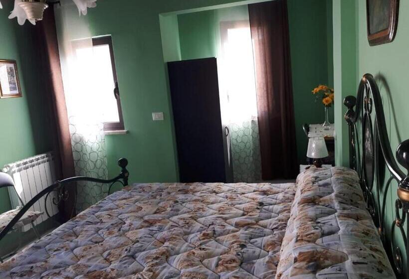 غرفة قياسية مزوَّدة بتراس, B&b Villa Maria Ausilia