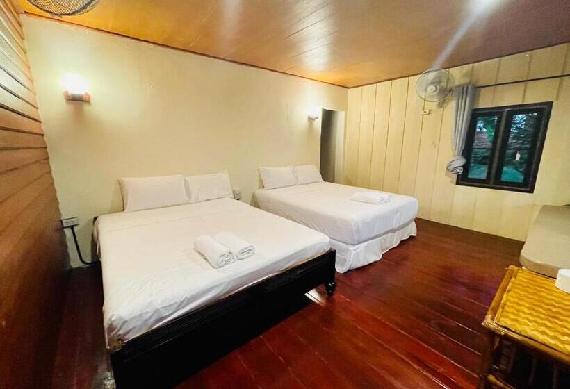اتاق خانوادگی با چشم‌انداز باغ, Marina Resort Koh Phayam Ranong