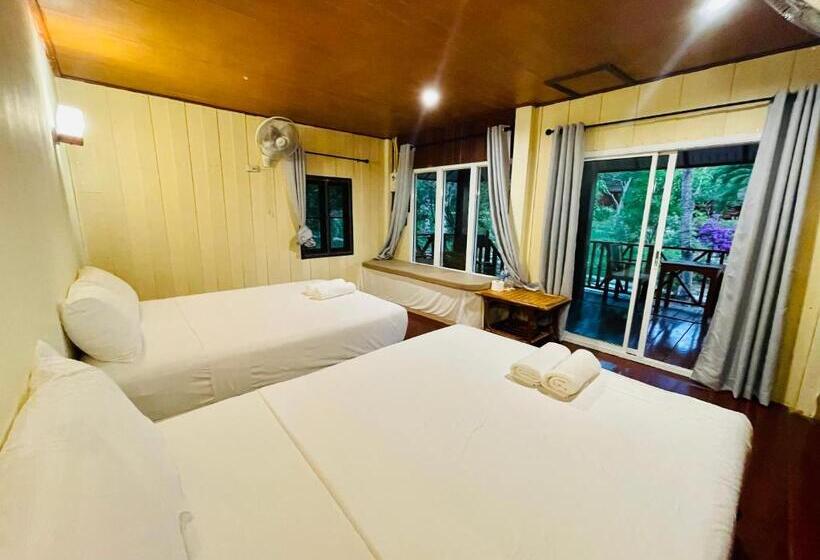 اتاق خانوادگی با چشم‌انداز باغ, Marina Resort Koh Phayam Ranong