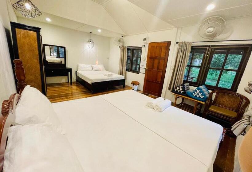 اتاق خانوادگی با چشم‌انداز باغ, Marina Resort Koh Phayam Ranong