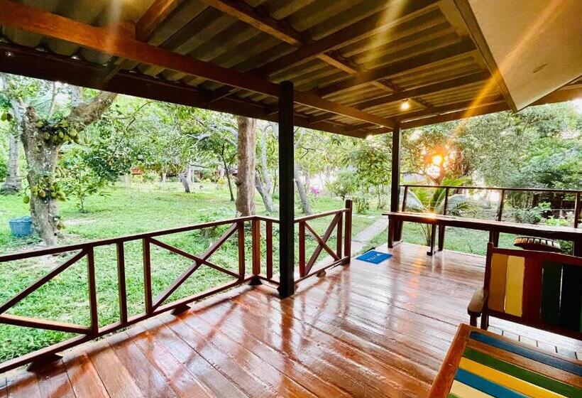 اتاق خانوادگی با چشم‌انداز باغ, Marina Resort Koh Phayam Ranong
