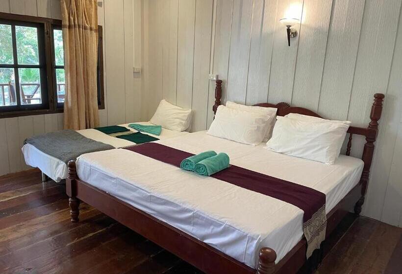 بانگلوی استاندارد با چشم‌انداز دریا, Marina Resort Koh Phayam Ranong