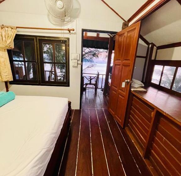 اتاق استاندارد با تخت بزرگ, Marina Resort Koh Phayam Ranong