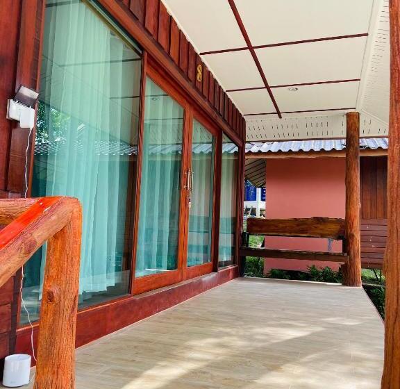 سوئیت با تخت بزرگ, Marina Resort Koh Phayam Ranong