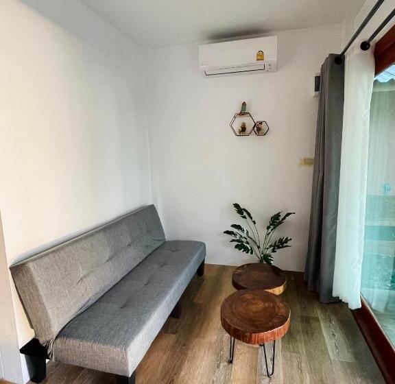 سوئیت با تخت بزرگ, Marina Resort Koh Phayam Ranong