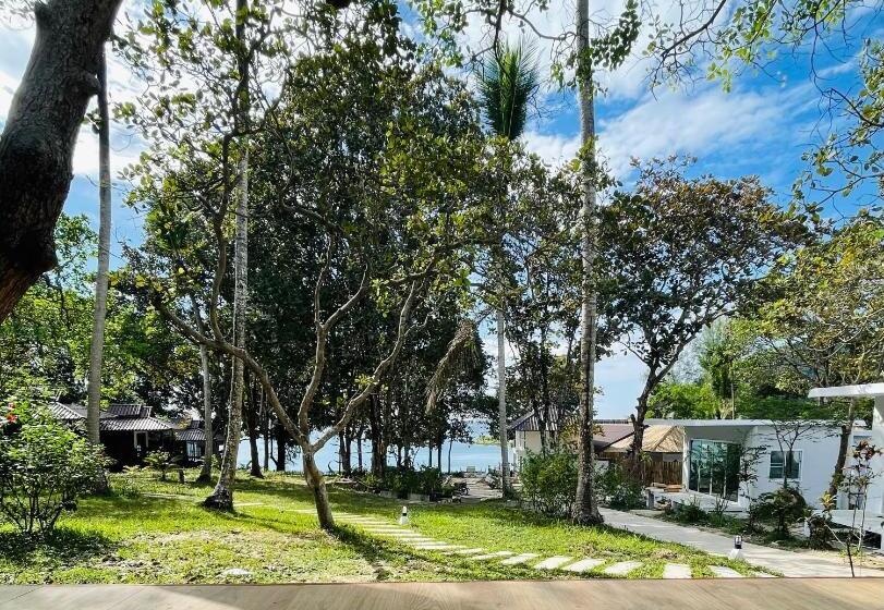 سوئیت با تخت بزرگ, Marina Resort Koh Phayam Ranong