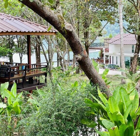 اتاق سه نفره دلوکس با چشم‌انداز دریا, Marina Resort Koh Phayam Ranong