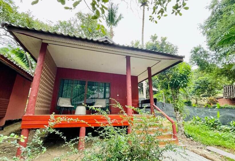 اتاق سه نفره دلوکس با چشم‌انداز دریا, Marina Resort Koh Phayam Ranong