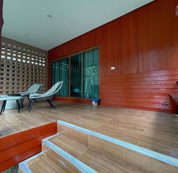 اتاق سه نفره دلوکس با چشم‌انداز دریا, Marina Resort Koh Phayam Ranong
