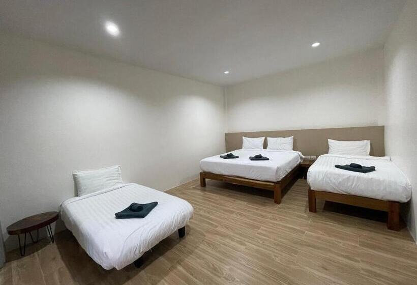 اتاق سه نفره دلوکس با چشم‌انداز دریا, Marina Resort Koh Phayam Ranong