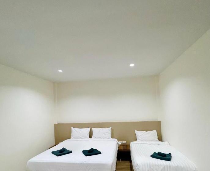 اتاق سه نفره دلوکس با چشم‌انداز دریا, Marina Resort Koh Phayam Ranong