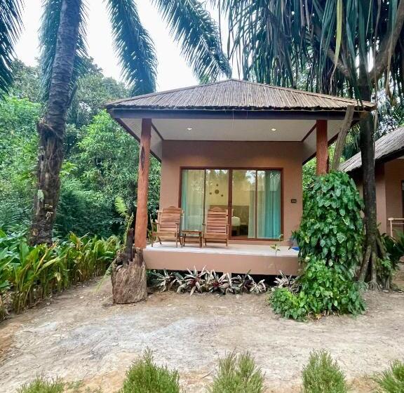 اتاق لوکس با چشم‌انداز باغ, Marina Resort Koh Phayam Ranong